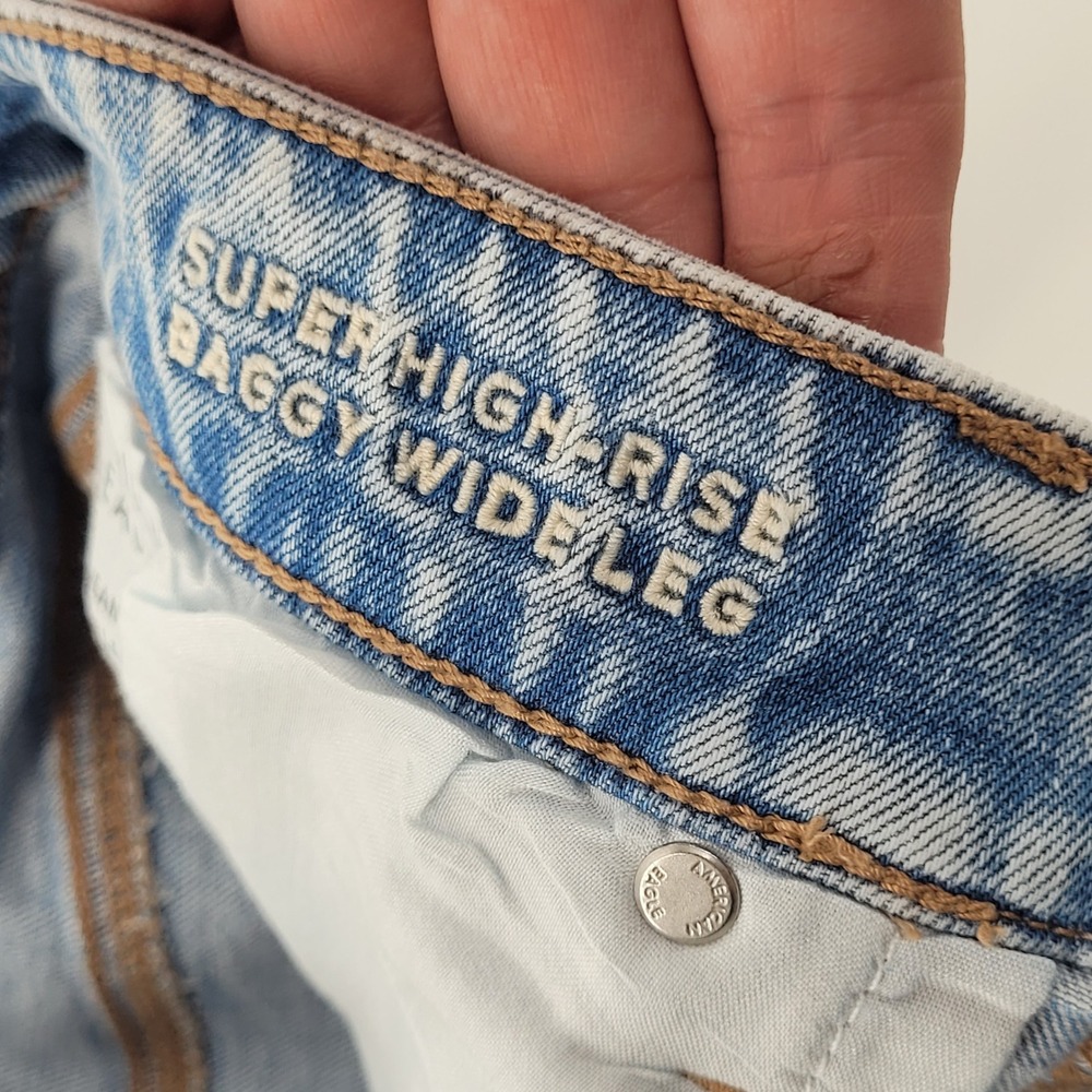 American Eagle Baggy Wide Leg Jeans Womens 10 Short Blue Silver Metallic‎ Coated - Picture 4 of 9
